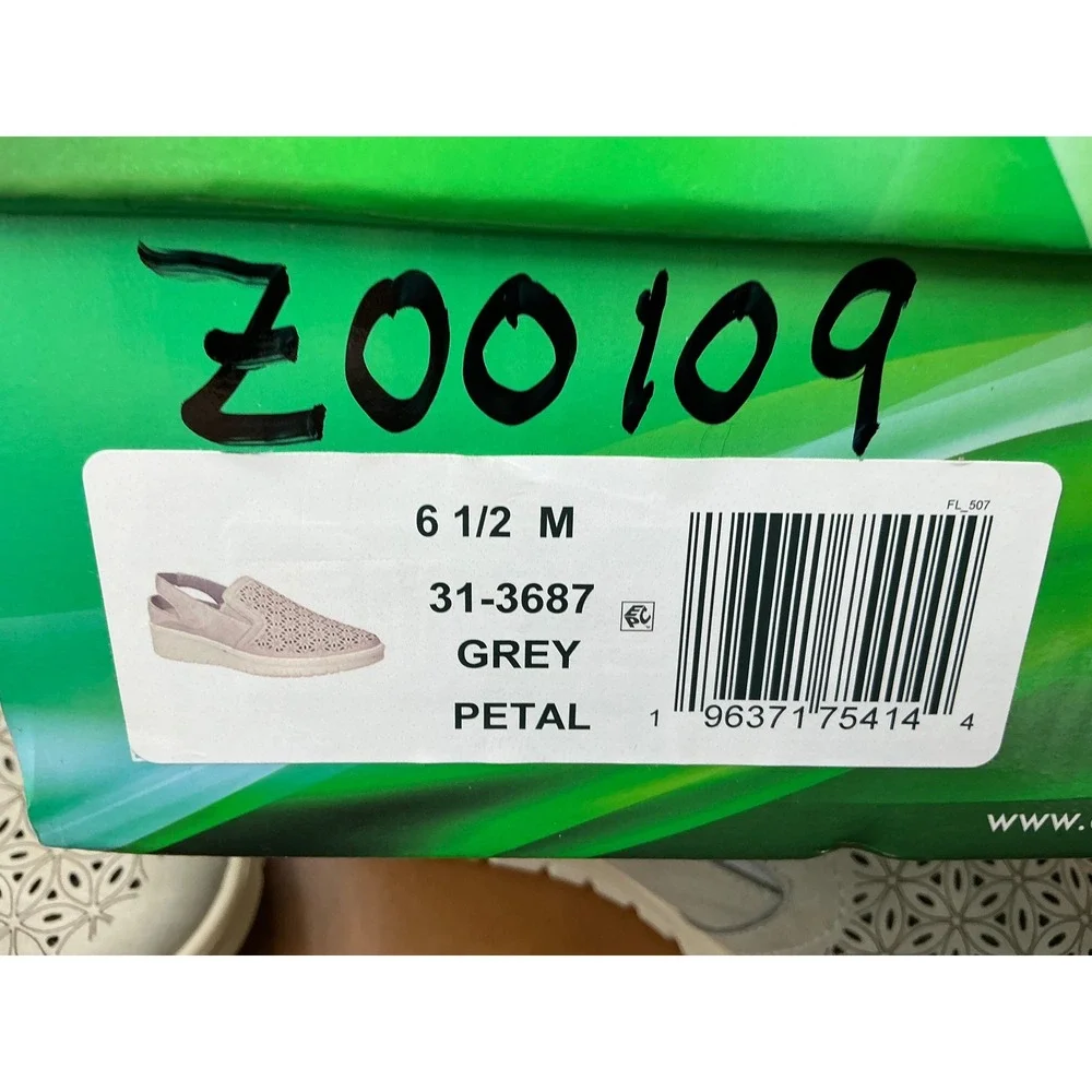Easy‎ Street Petal Sandals Womens 6.5 Grey Excellent Laser Cut Wedge Slingback